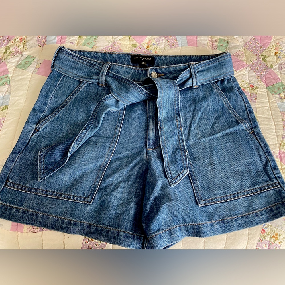 💙 NWOT | BANANA REPUBLIC DENIM SHORTS | SIZE 8